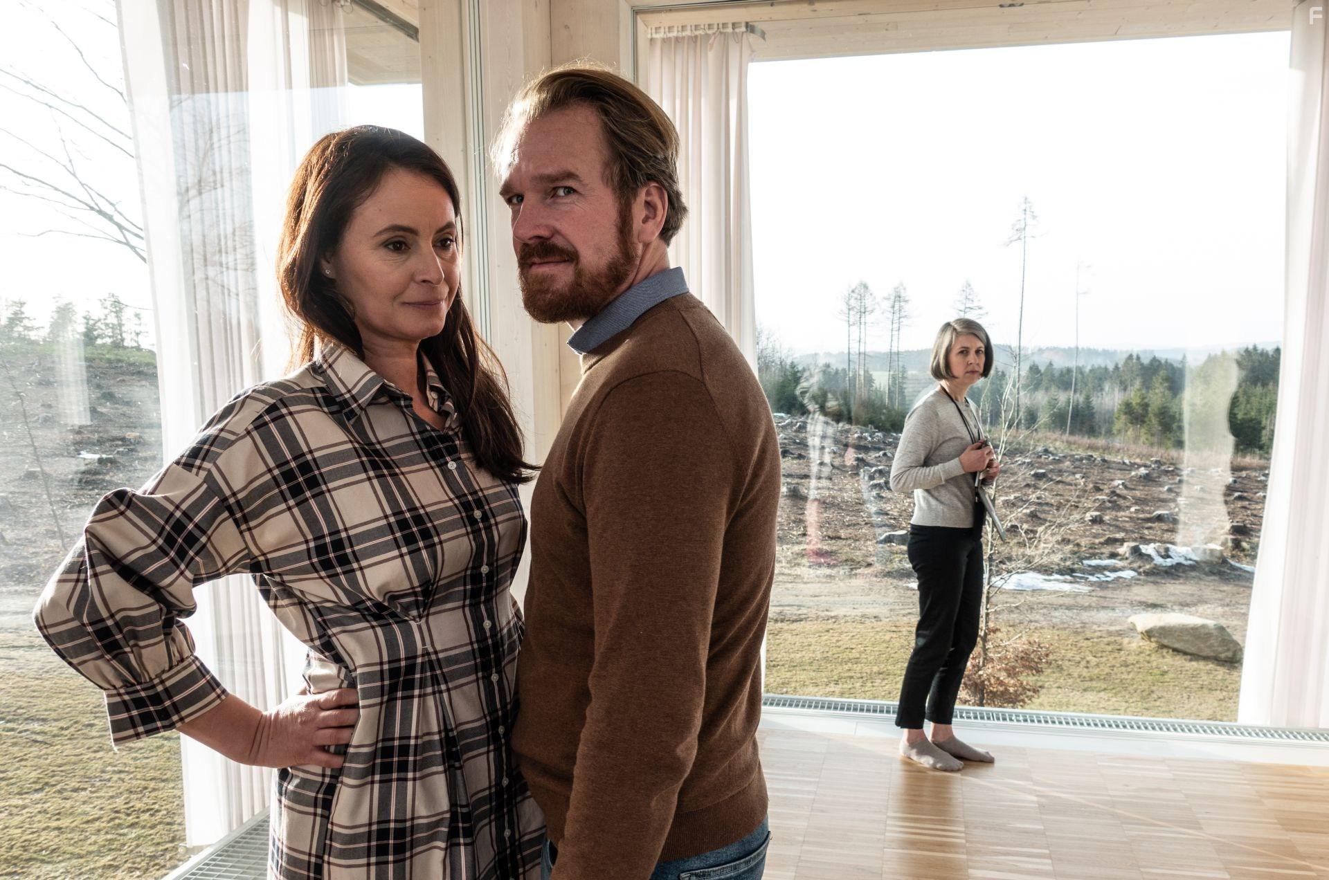 Lenka Vlaskov, Ivana Uhlirova, and Stanislav Majer in Kurz manzelsk touhy (2021)