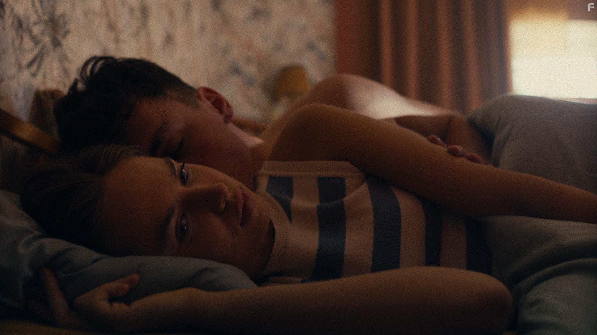 Nathan Bouts and Ninalotte Roose in 2DEZIT (2022)