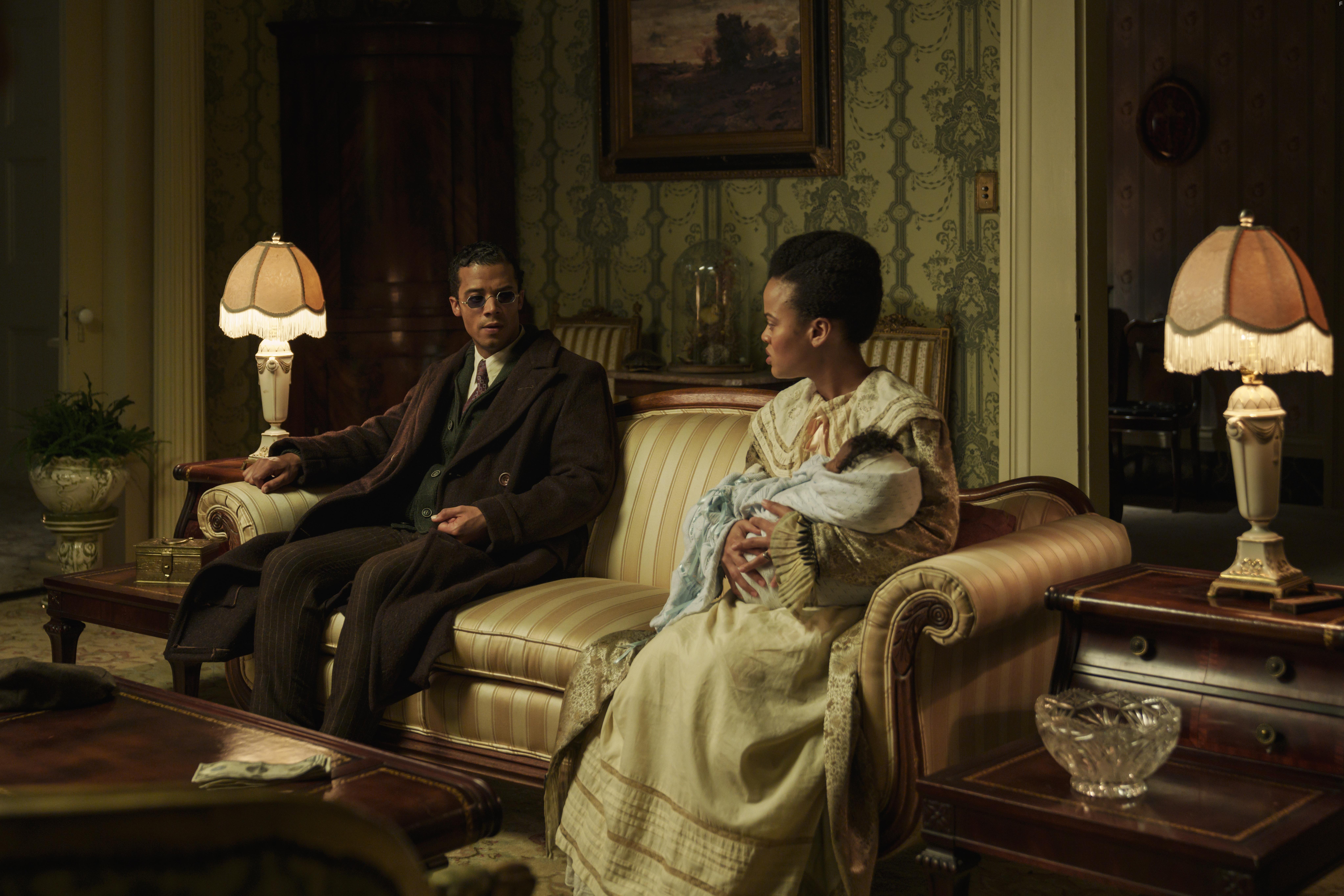 Kalyne Coleman and Jacob Anderson in Interview with the Vampire (2022)