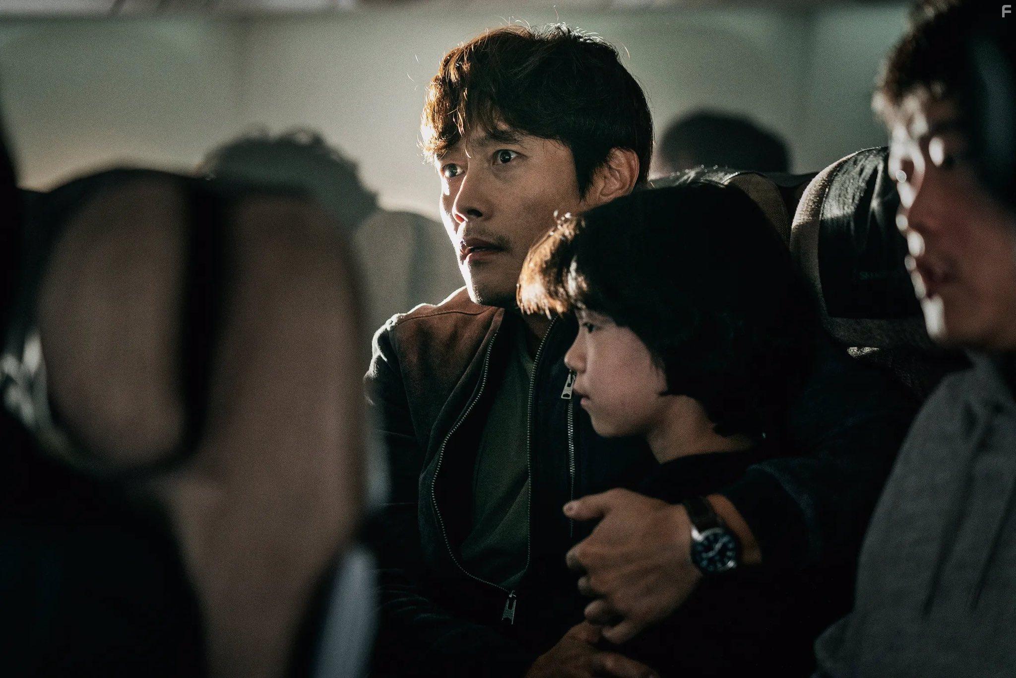 Lee Byung-hun in Bisang seoneon (2021)