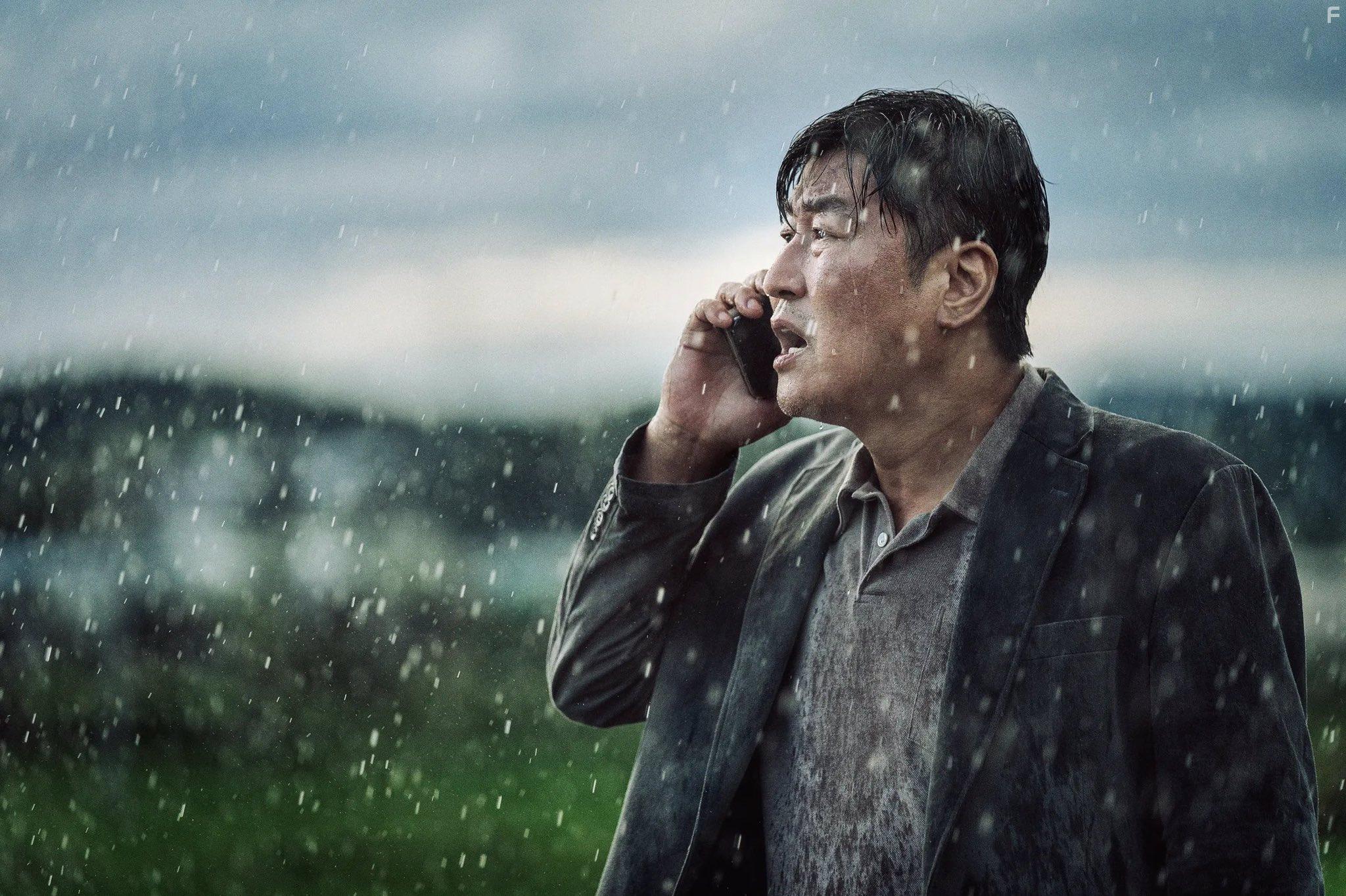 Song Kang-ho in Bisang seoneon (2021)