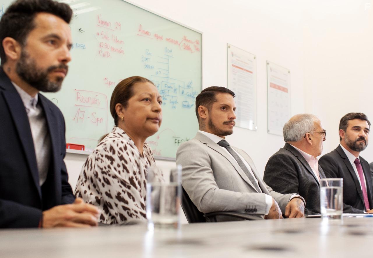 Contigo Capitan (2022)