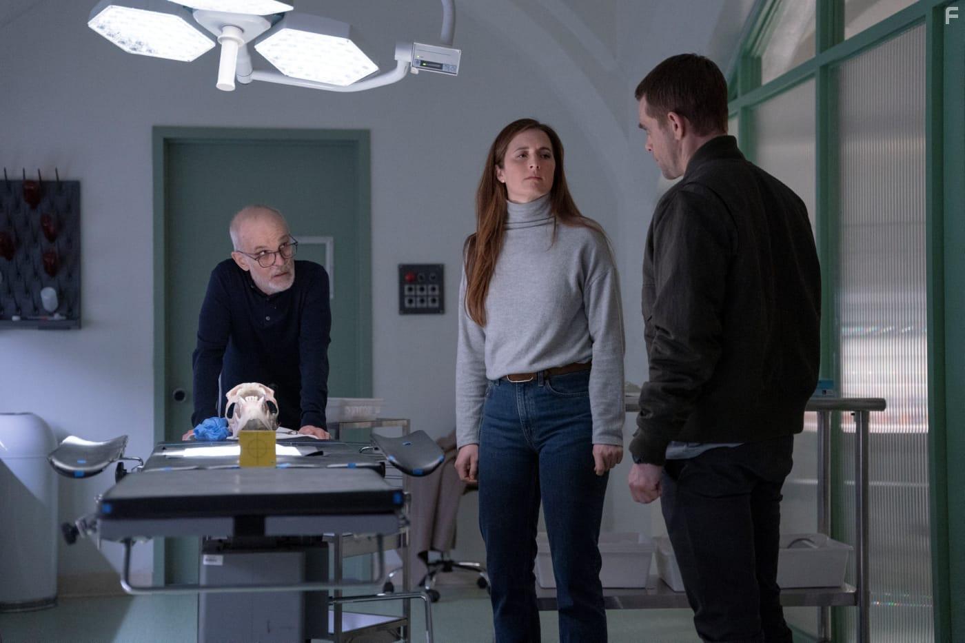 Nick Stahl, Zeljko Ivanek, and Grace Gummer in Let the Right One In (2022)