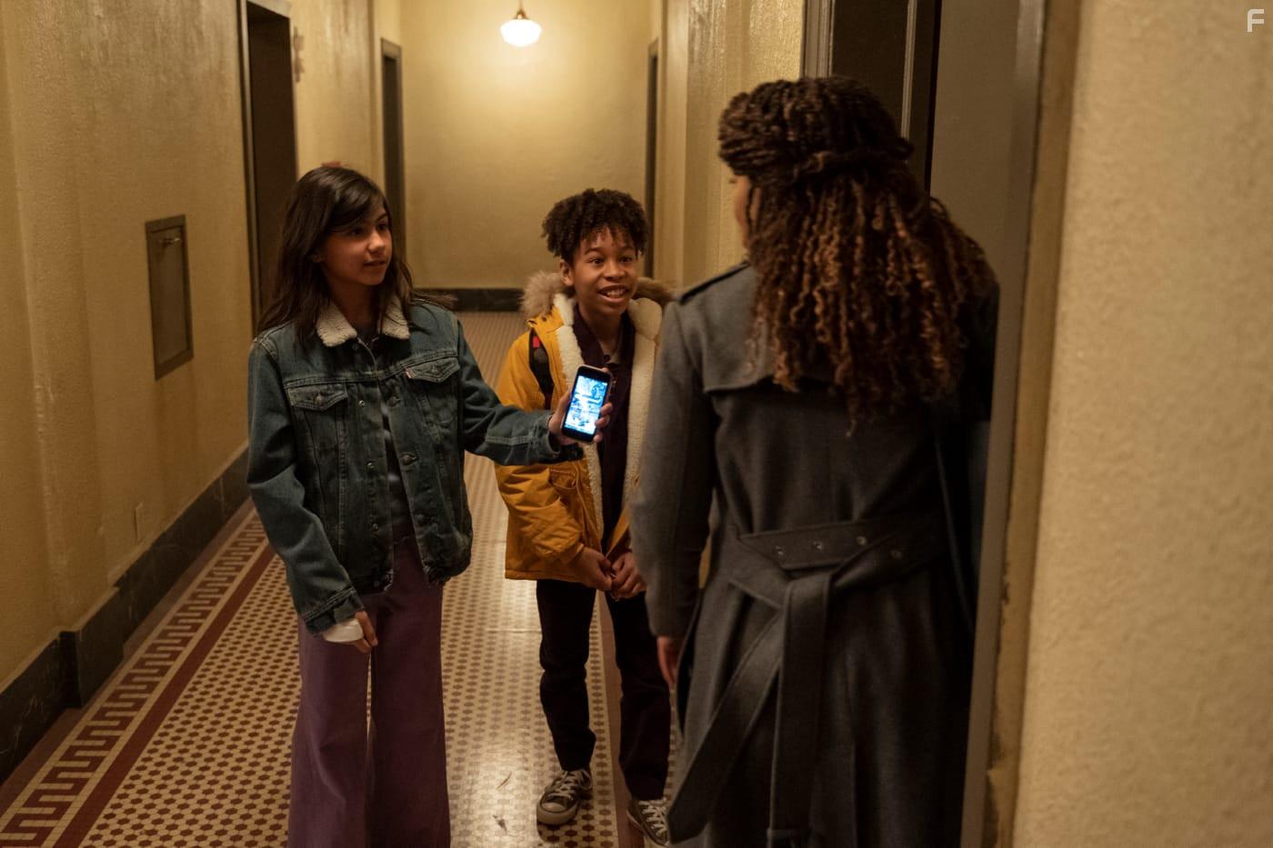 Anika Noni Rose, Madison Taylor Baez, and Ian Foreman in Let the Right One In (2022)