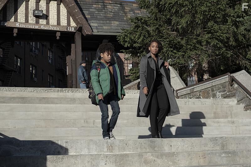 Anika Noni Rose and Ian Foreman in Let the Right One In (2022)