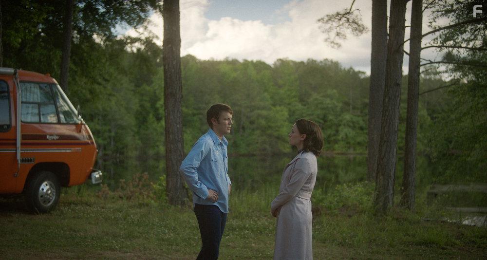Anna Paquin and Jake Lacy in A Friend of the Family (2022)