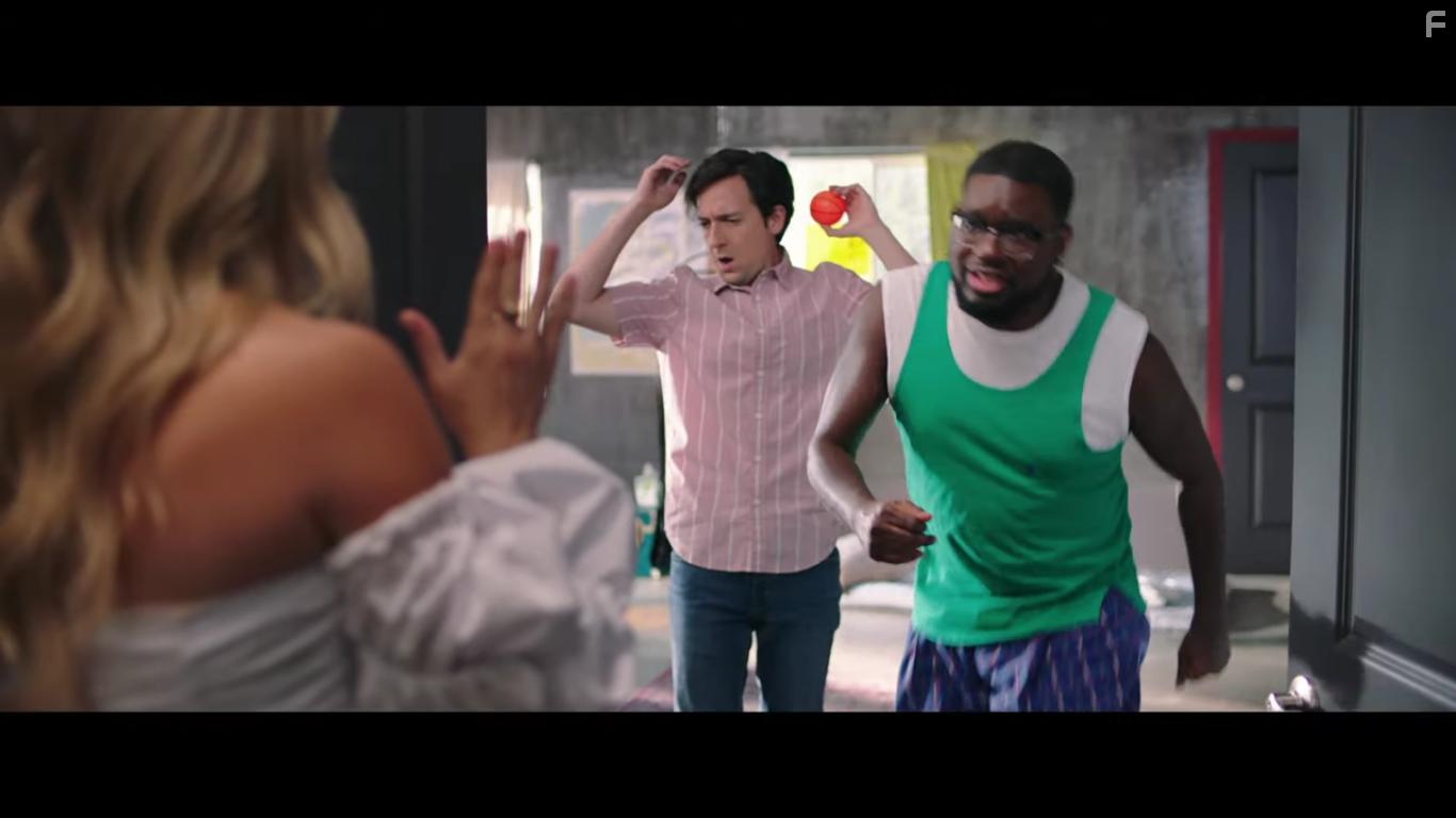 Lil Rel Howery and Josh Brener in Bromates (2022)