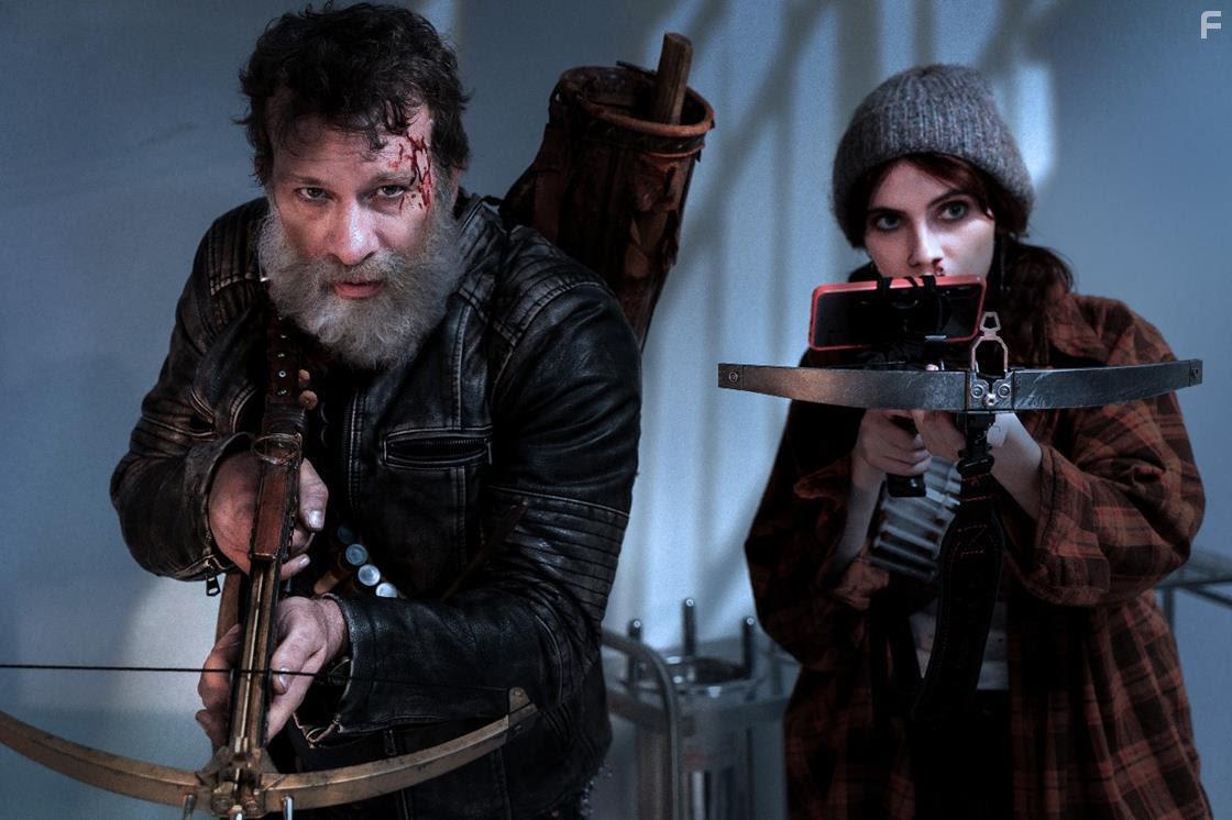 Thomas Jane and Kara Hayward in Slayers (2022)