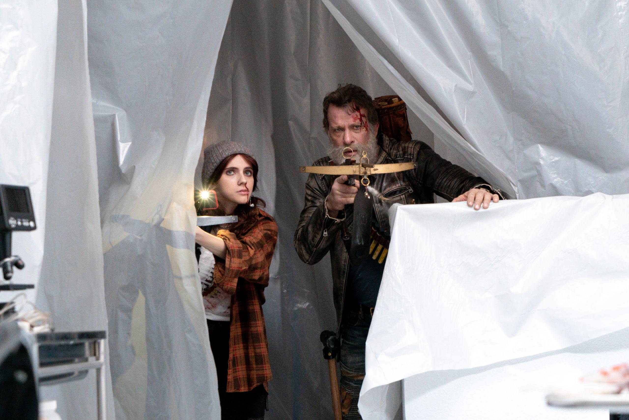 Thomas Jane and Kara Hayward in Slayers (2022)