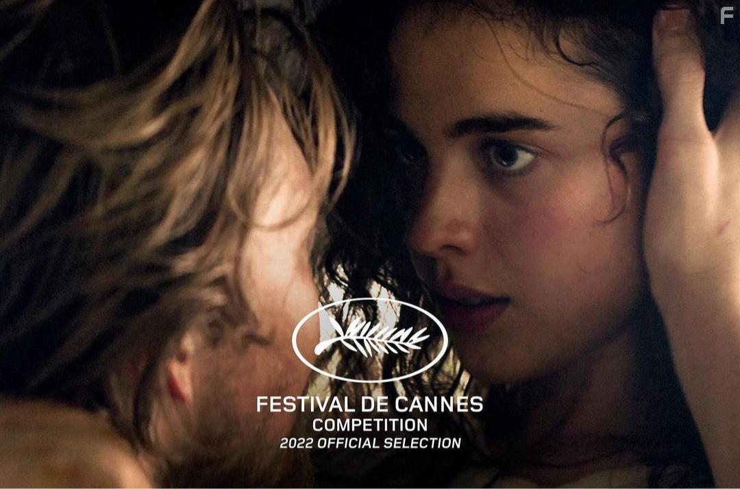 Margaret Qualley and Joe Alwyn in Stars at Noon (2022)