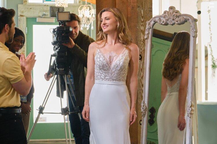 David Kaye, Brooke D'Orsay, and Samantha Cole in Wedding of a Lifetime (2022)