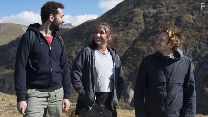 Bastien Bouillon, Iza Higelin, and William Lebghil in Debout sur la montagne (2019)