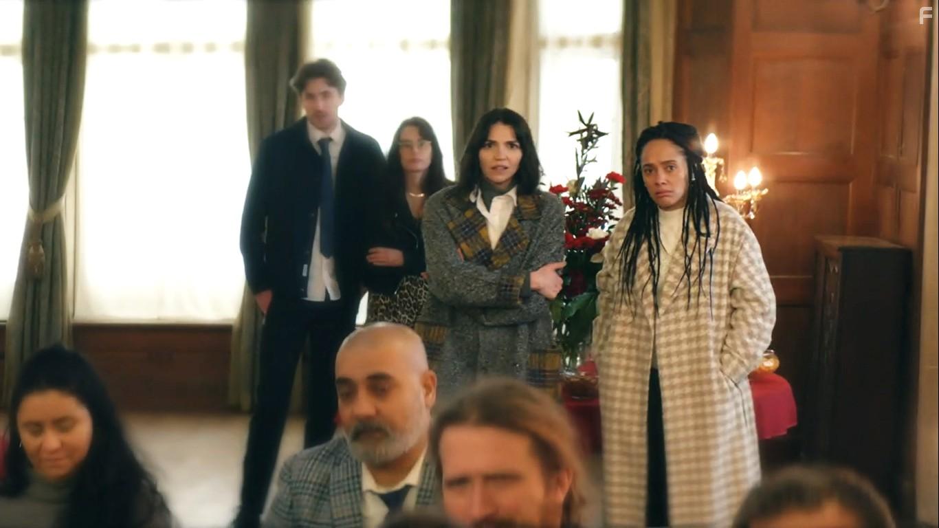 Karla Crome and Selin Hizli in Am I Being Unreasonable? (2022)