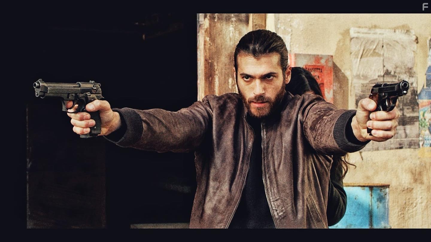 Can Yaman in Viola come il mare (2022)