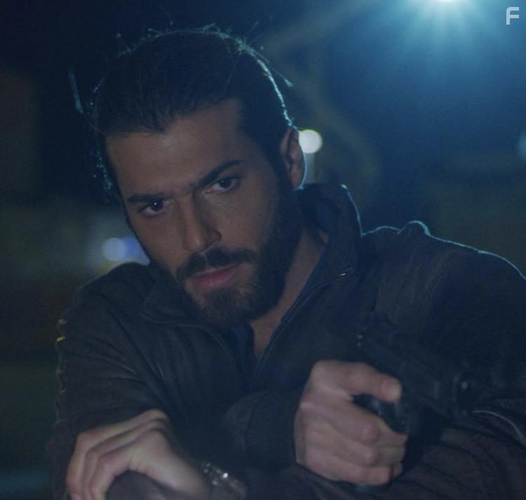 Can Yaman in Viola come il mare (2022)