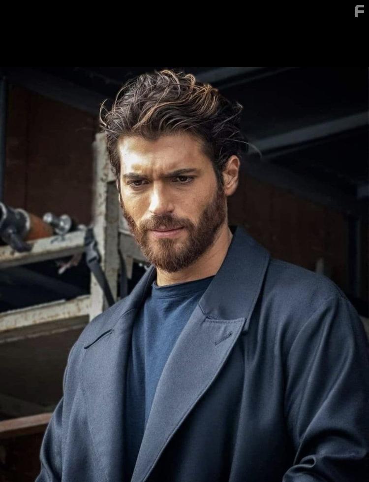 Can Yaman in Viola come il mare (2022)
