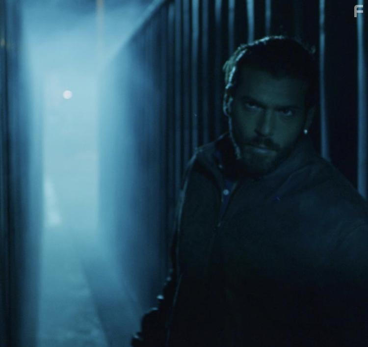 Can Yaman in Viola come il mare (2022)