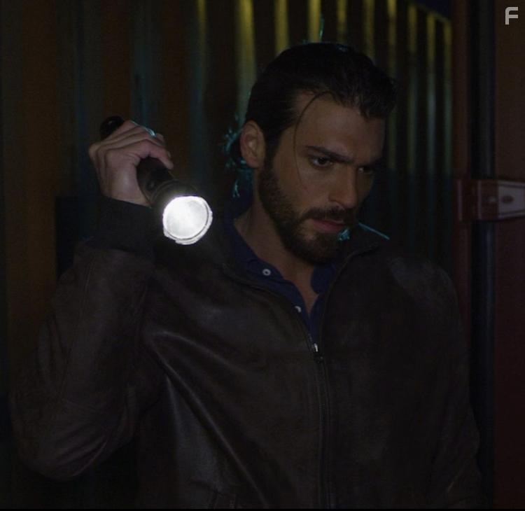 Can Yaman in Viola come il mare (2022)