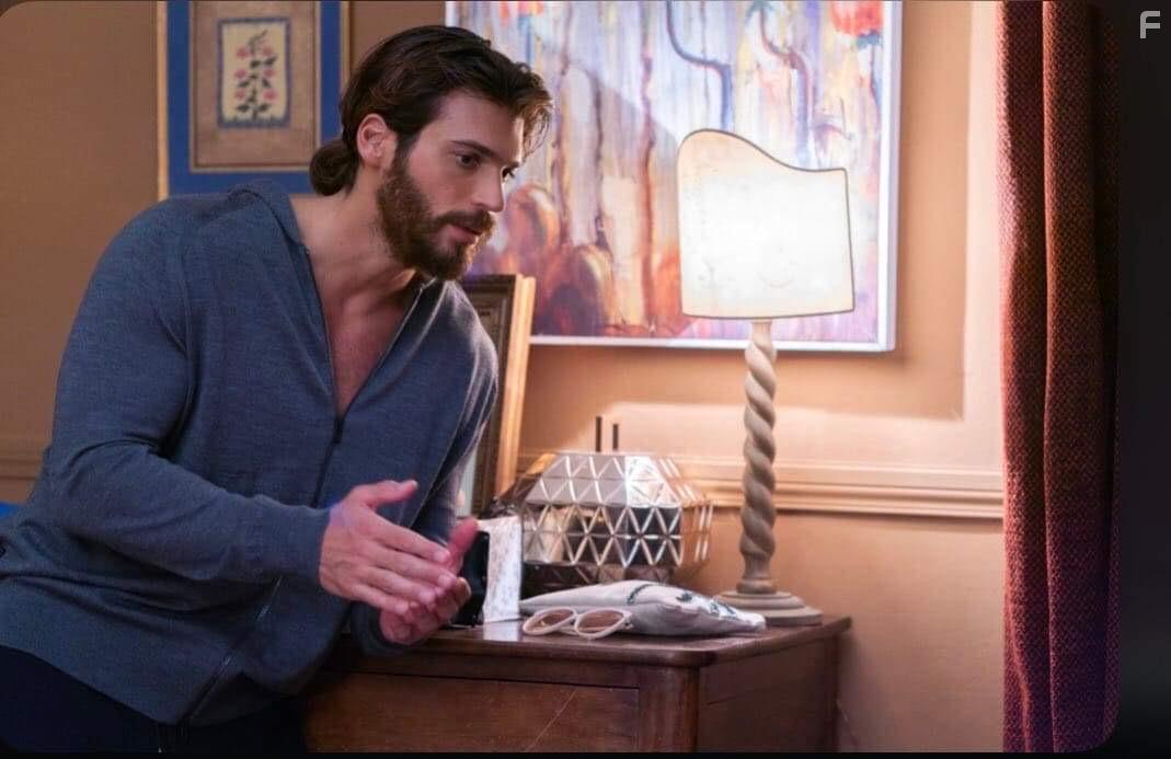 Can Yaman in Viola come il mare (2022)