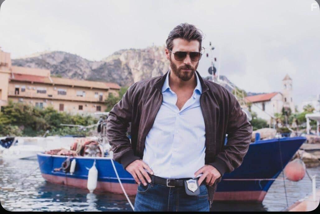 Can Yaman in Viola come il mare (2022)