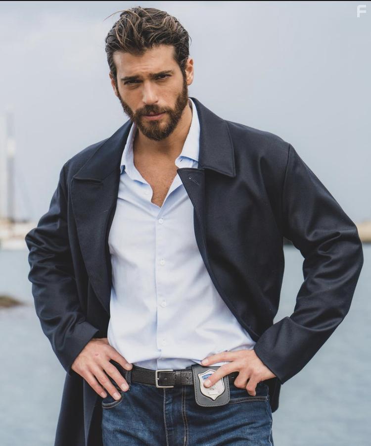 Can Yaman in Viola come il mare (2022)
