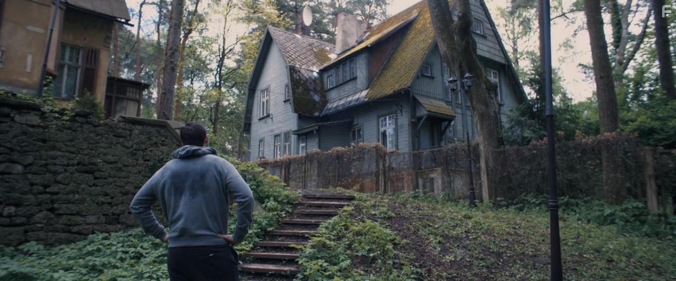 Luke Kleintank in The Good Neighbor (2022)