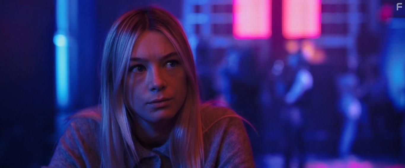 Eloise Smyth in The Good Neighbor (2022)