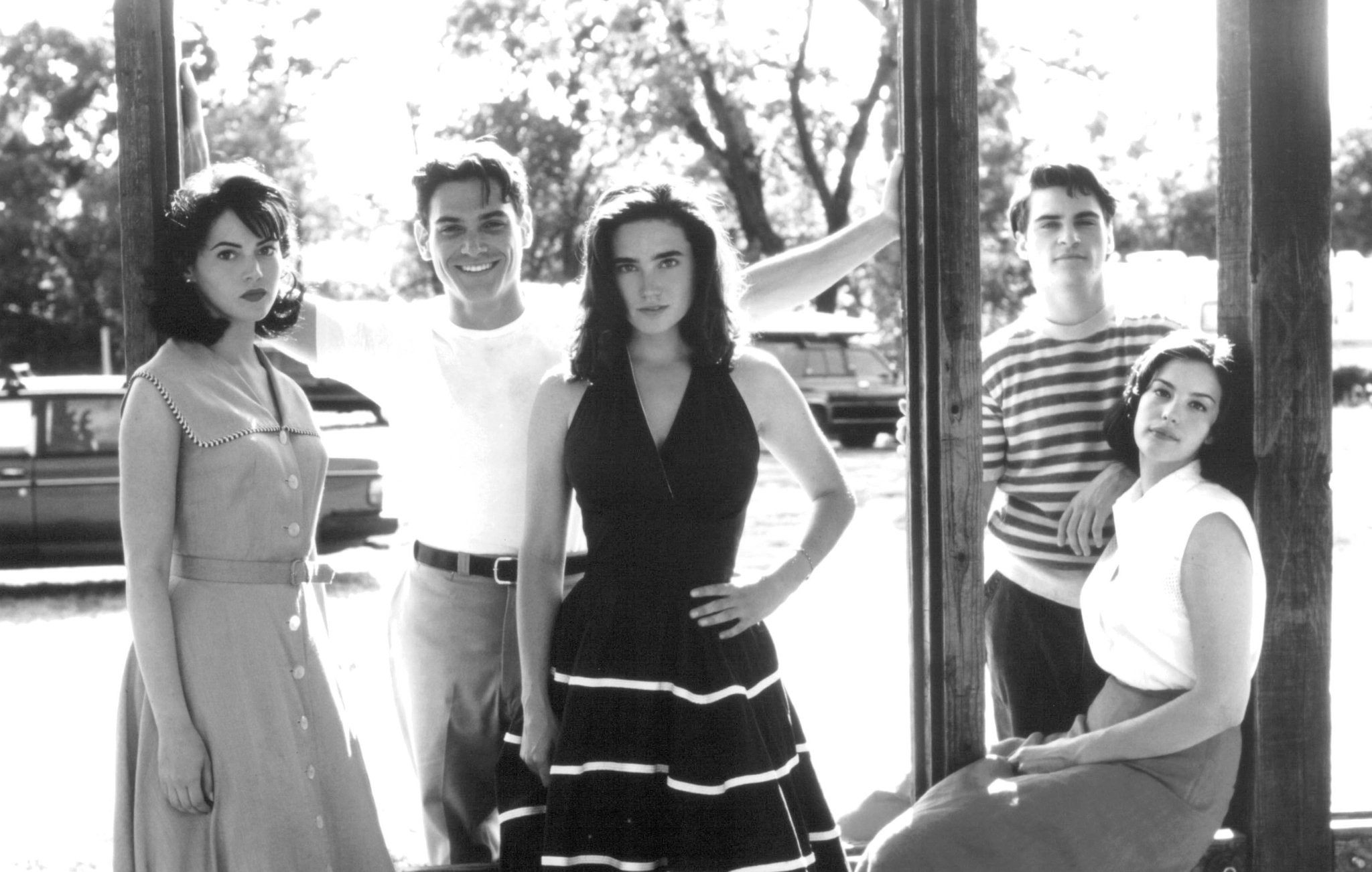 Jennifer Connelly, Liv Tyler, Billy Crudup, Joaquin Phoenix, and Joanna Going in Выдуманная жизнь Эбботов (1997)