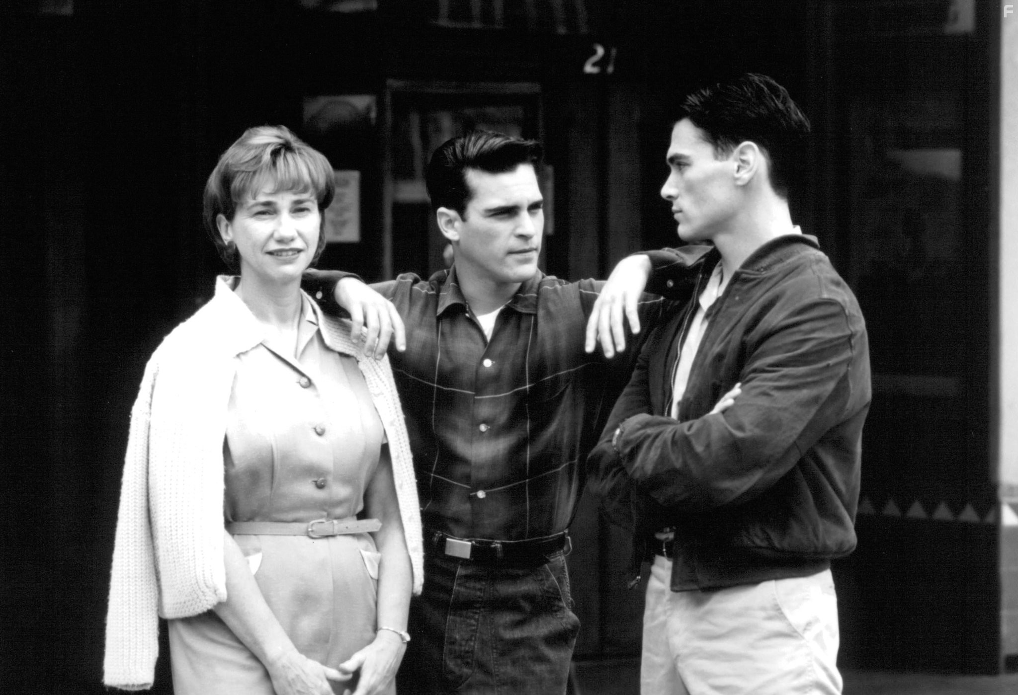 Kathy Baker, Billy Crudup, and Joaquin Phoenix in Выдуманная жизнь Эбботов (1997)