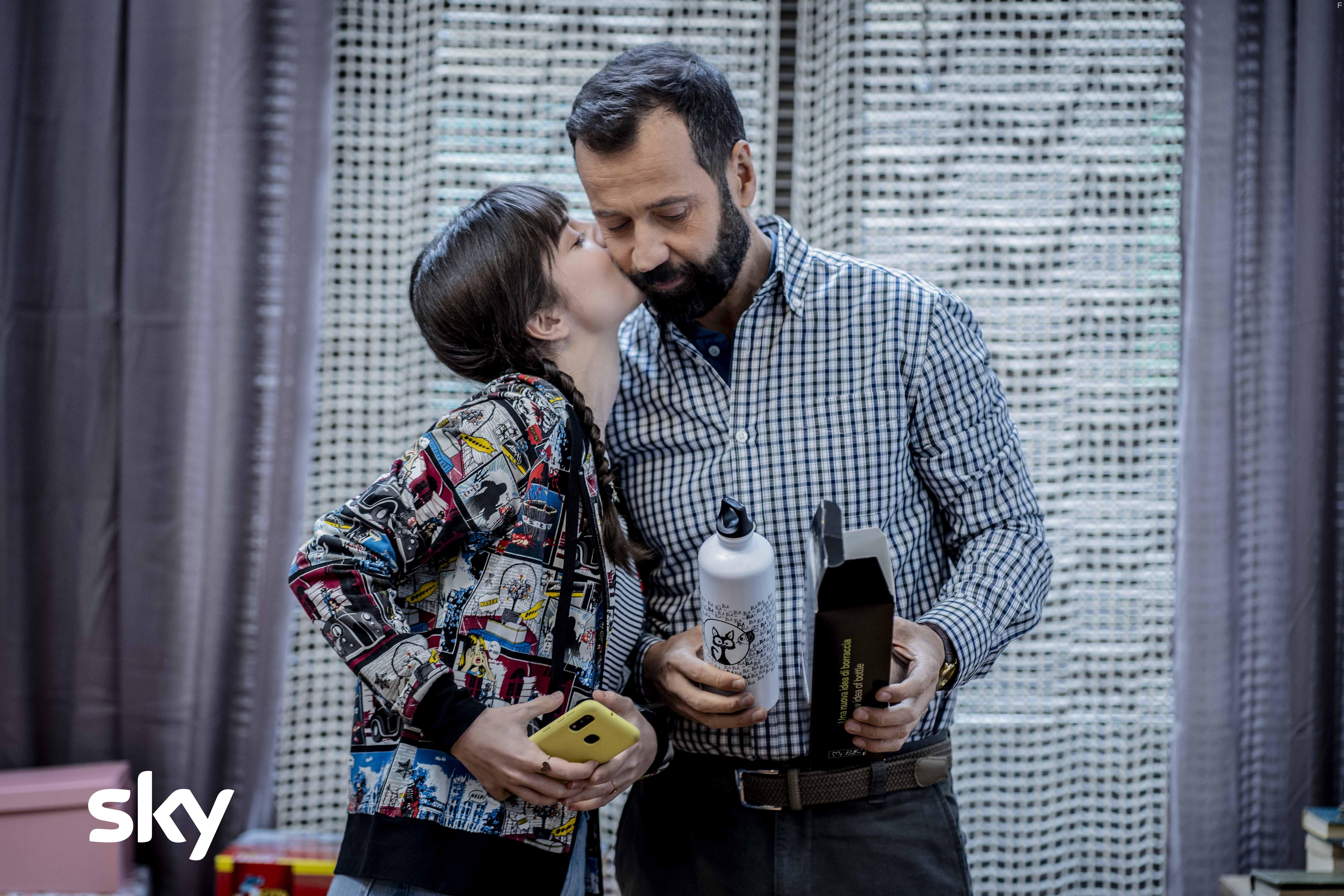 Fabio Volo and Ginevra Francesconi in Genitori vs Influencer (2021)