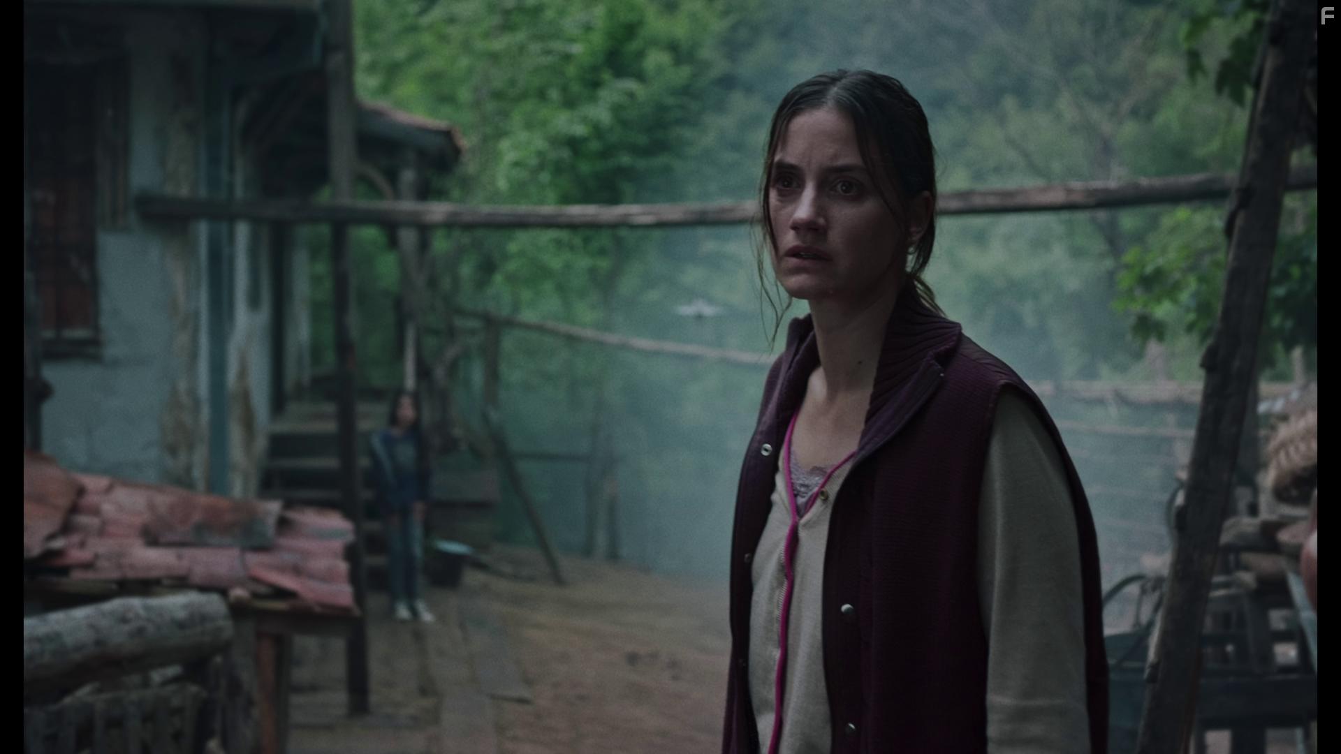 Danica Curcic in Mrak (2022)