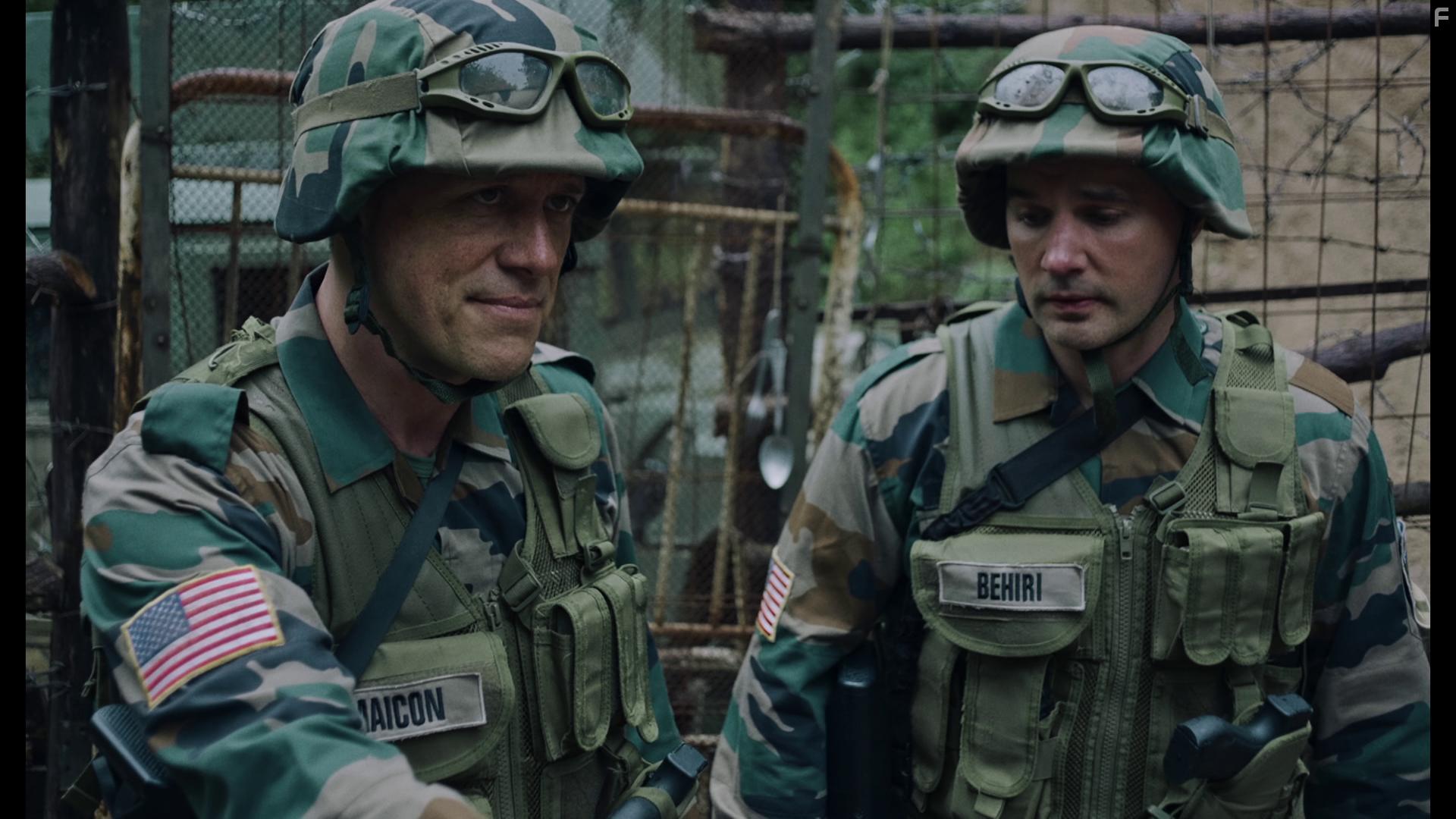 Darren Pettie and Nikola Kent in Mrak (2022)