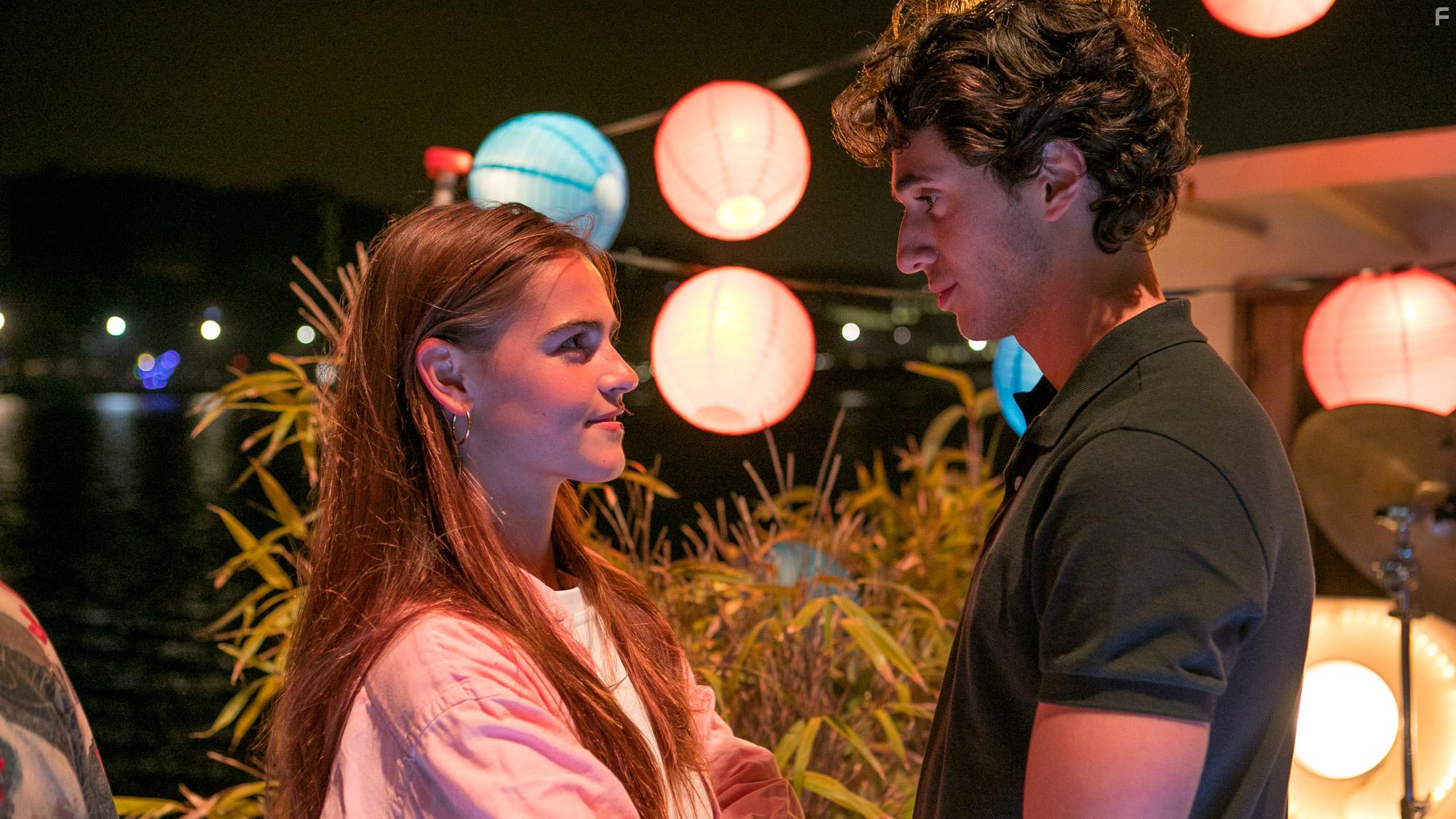 Shahine El-Hamus and Olivia Lonsdale in De belofte van Pisa (2019)