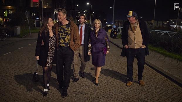 Ramsey Nasr, Waldemar Torenstra, Lies Visschedijk, Diederik Ebbinge, and Eva Crutzen in Alles op tafel (2021)