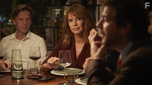 Linda de Mol, Peter Paul Muller, and Ramsey Nasr in Alles op tafel (2021)