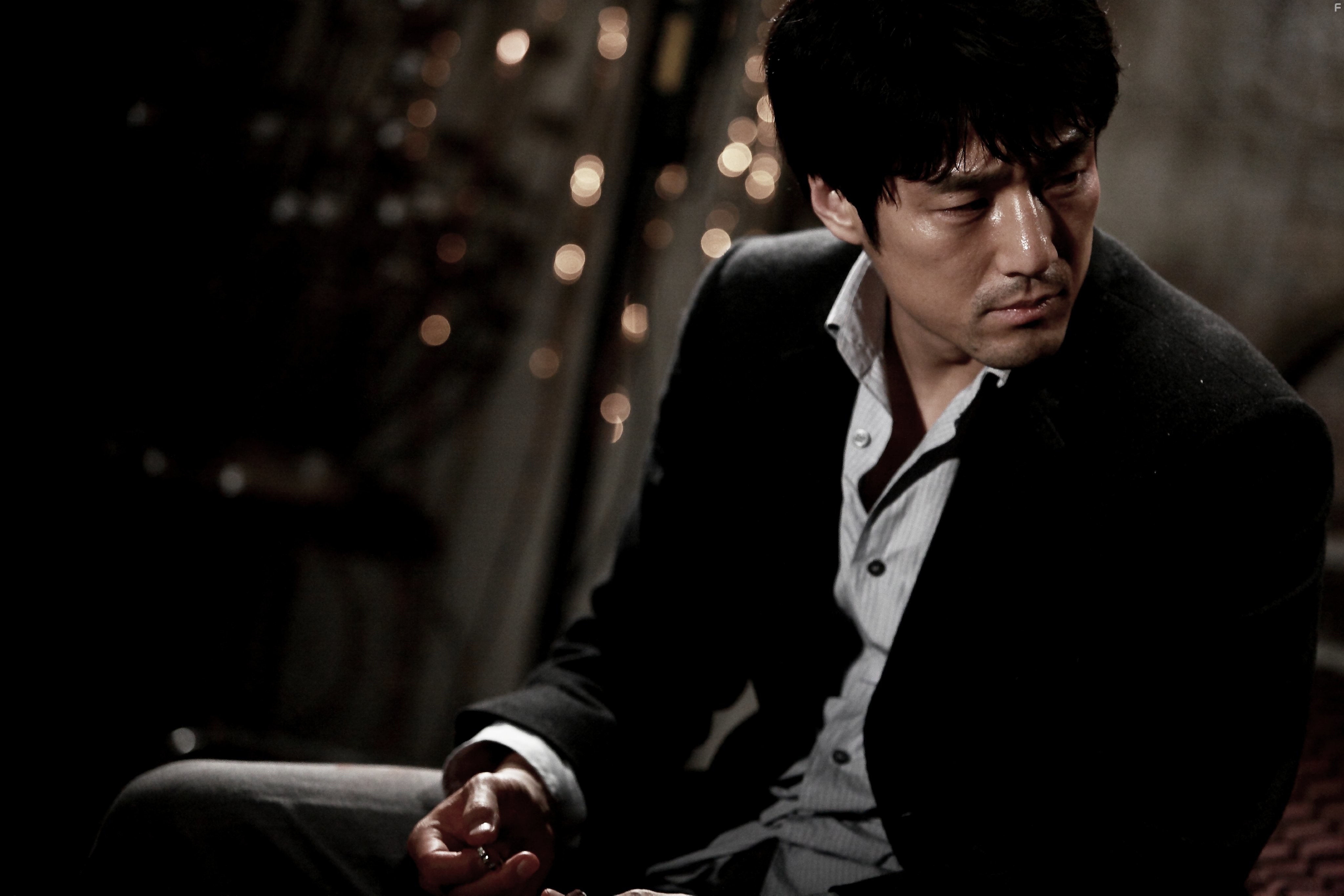 Jin-hee Ji in Pyeong-haeng-i-ron (2010)