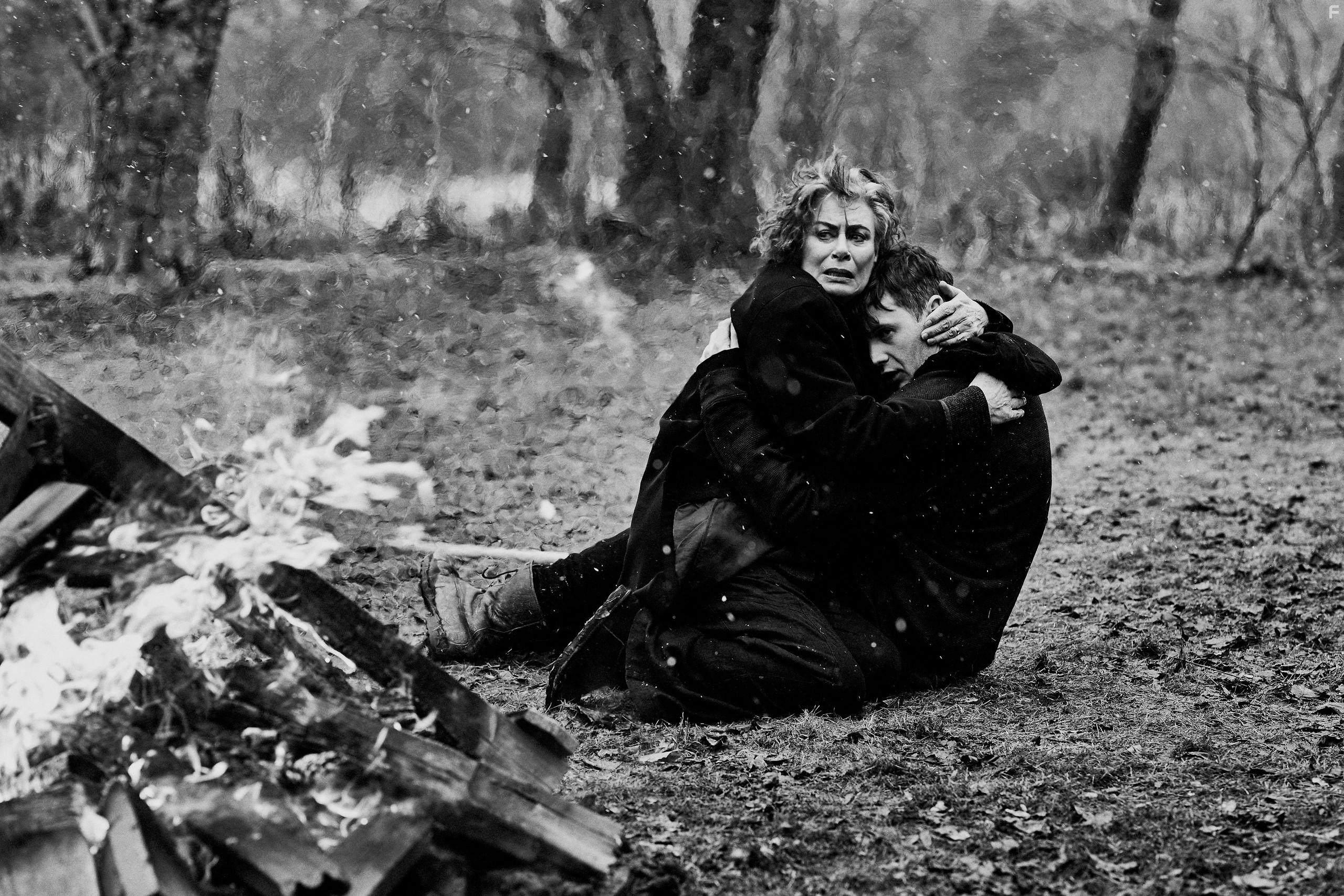 Mimi Kuzyk and Mark O'Brien in The Righteous (2021)