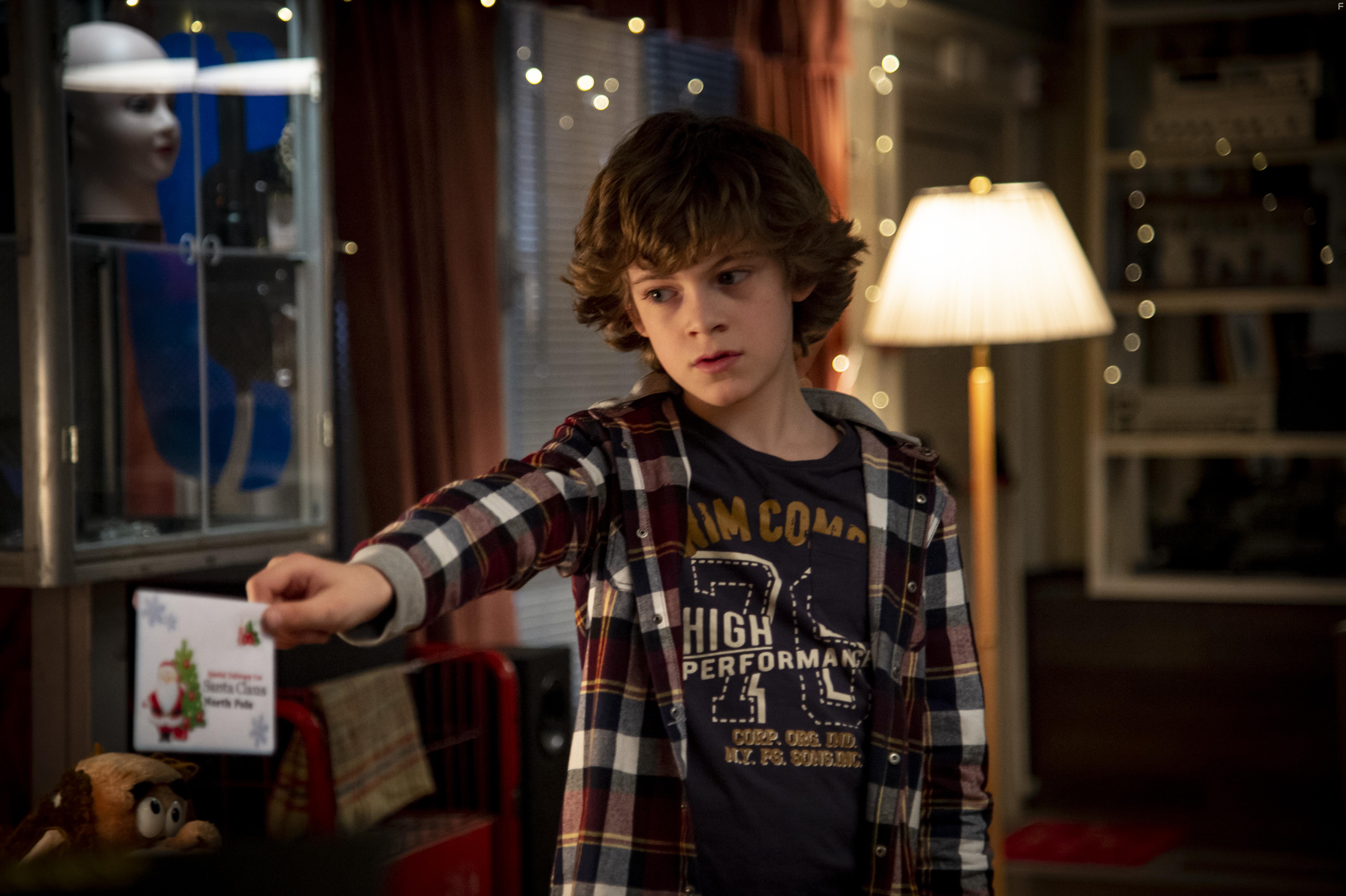 Lorenzo McGovern Zaini in The Good Witch of Christmas (2022)