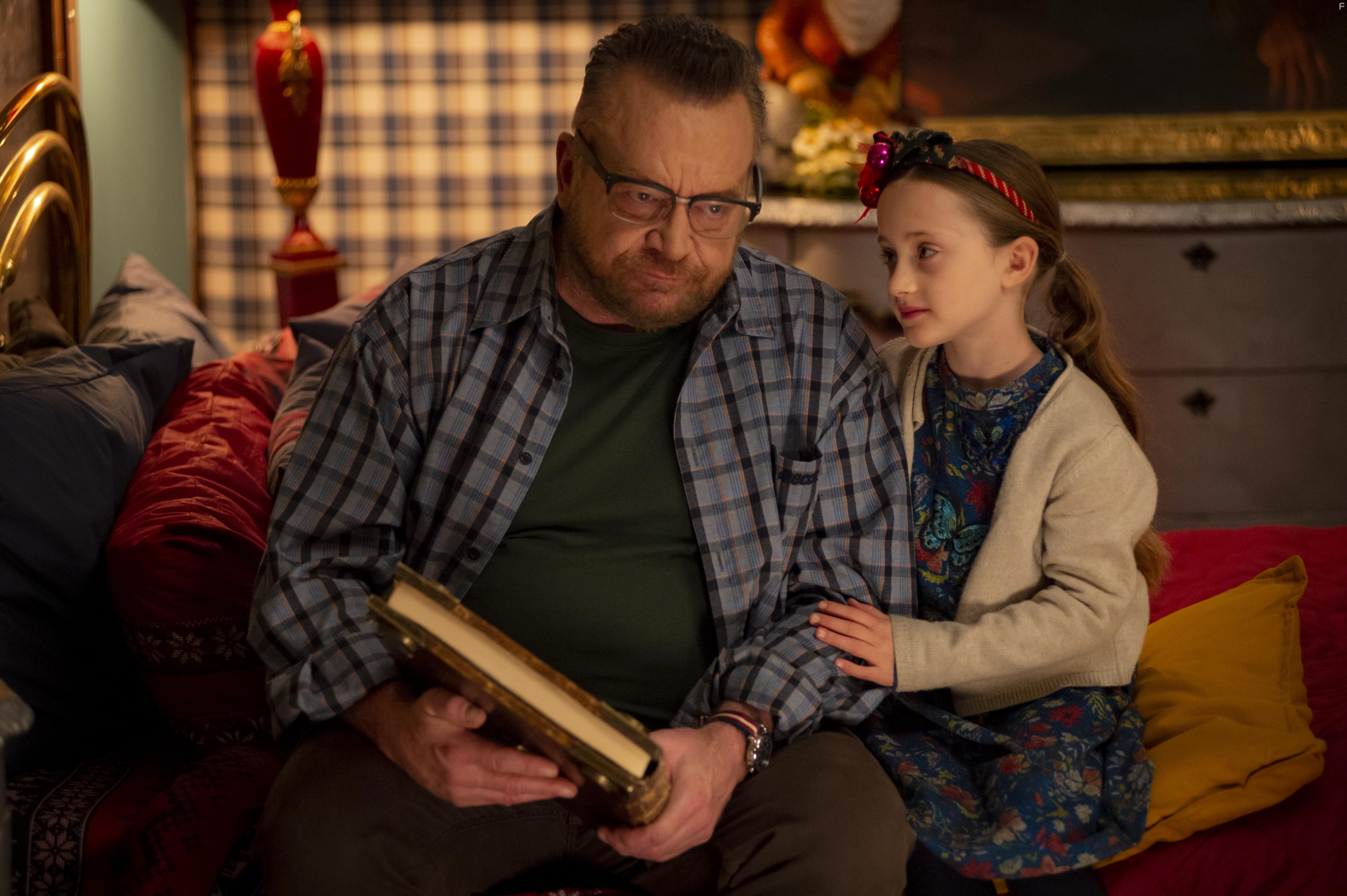 Tom Arnold and Mia McGovern Zaini in The Good Witch of Christmas (2022)