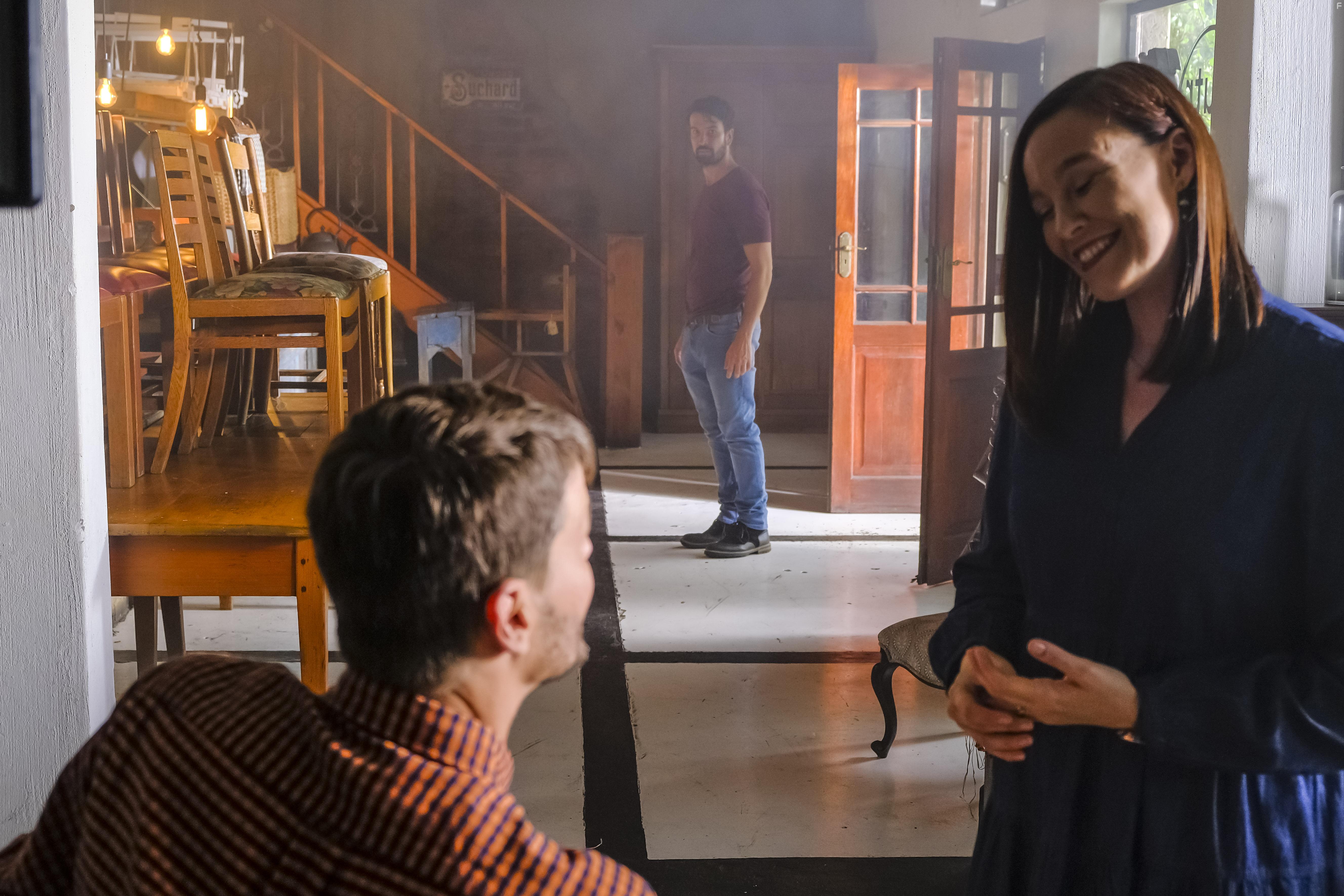 Erik Holm, Armand Aucamp, and Diani Gernandt in Mense van die Wind (2022)