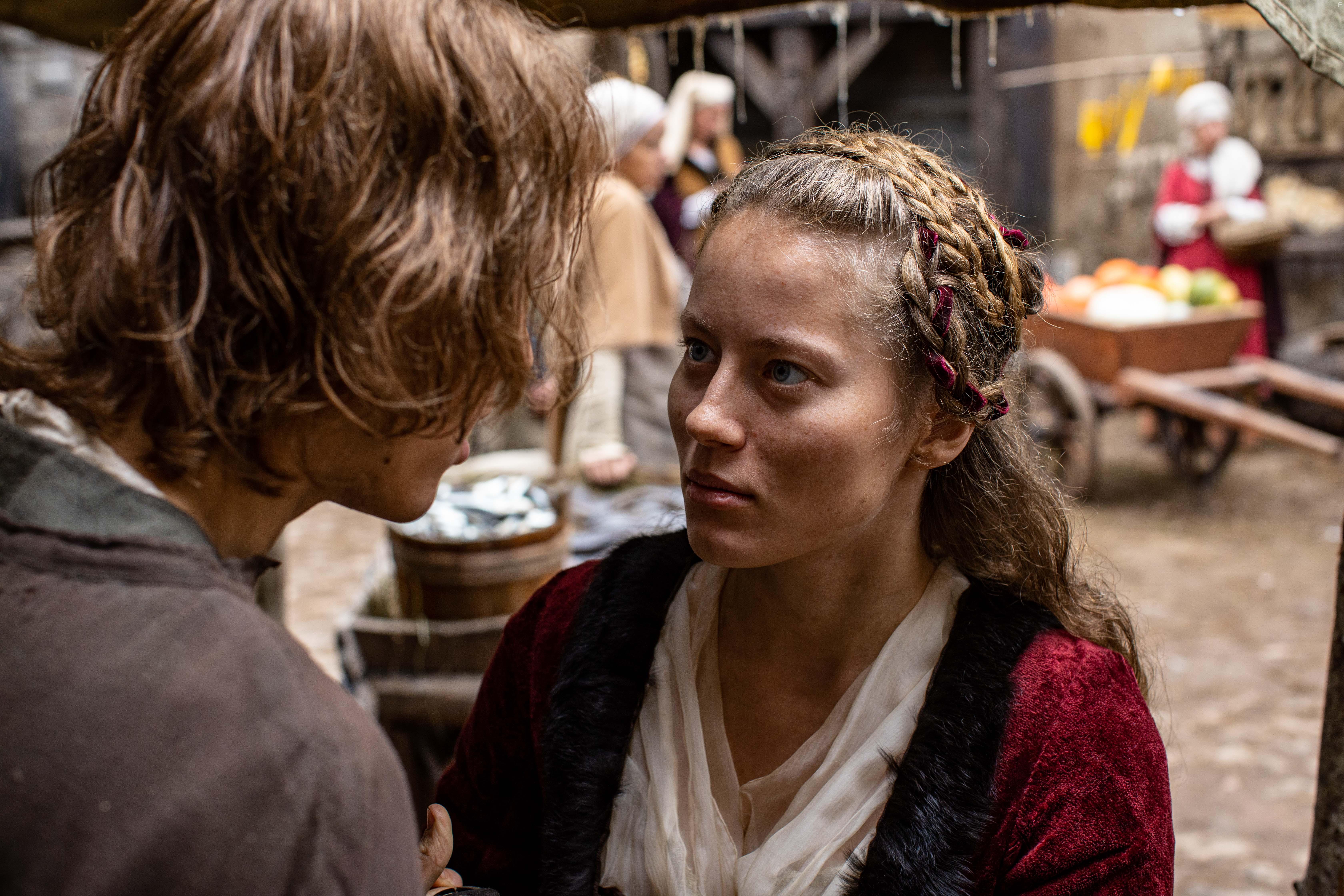 Henessi Schmidt and Franz Malmsten in Apteeker Melchior (2022)