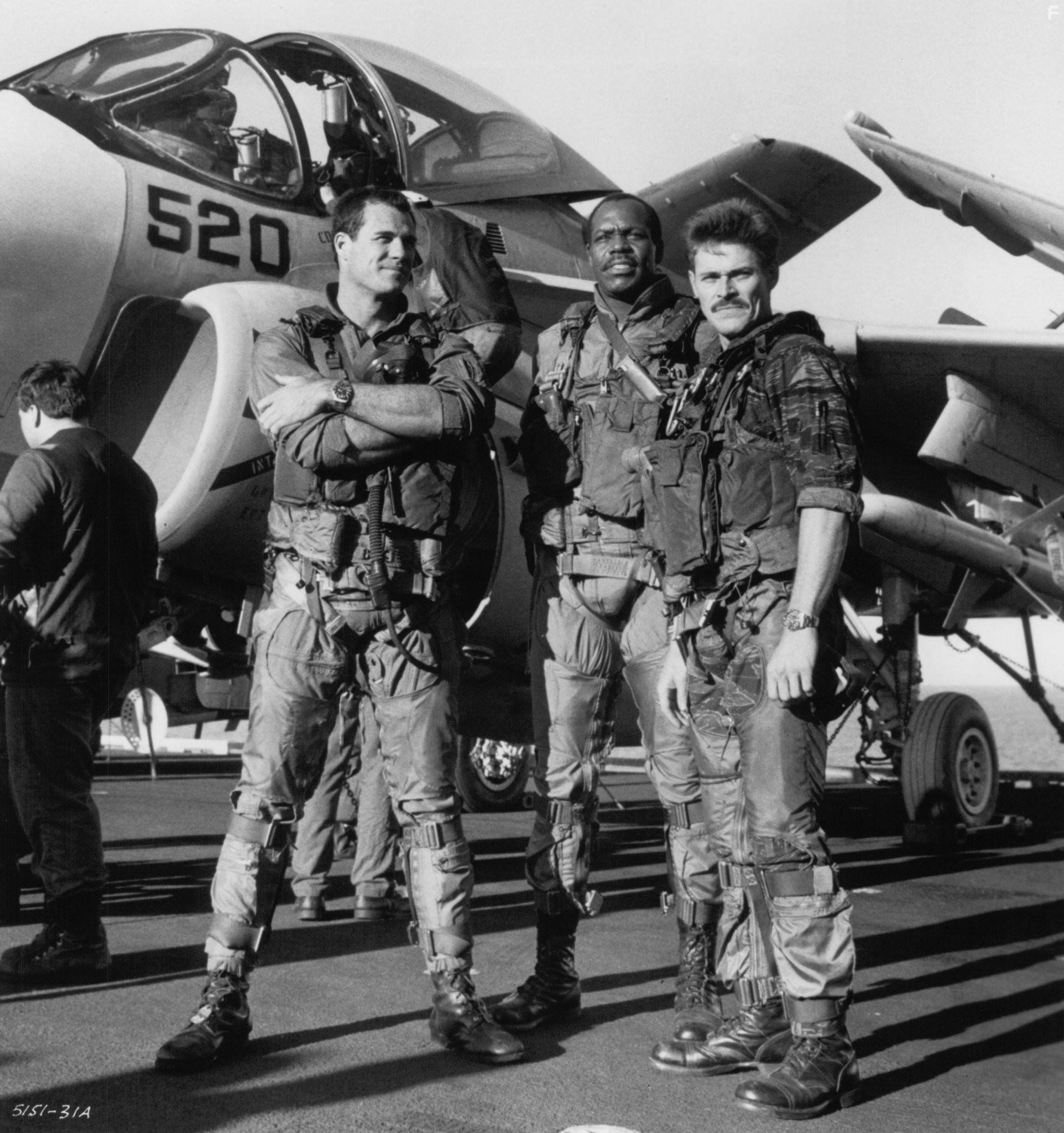 Willem Dafoe, Danny Glover, and Brad Johnson in Полет 'Нарушителя' (1991)