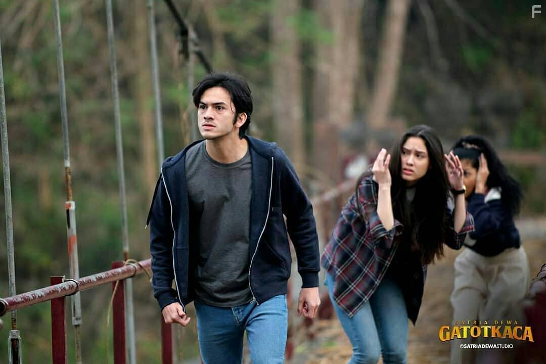 Yasmin Napper, Zsazsa Utari, and Rizky Nazar in Satria Dewa: Gatotkaca (2022)