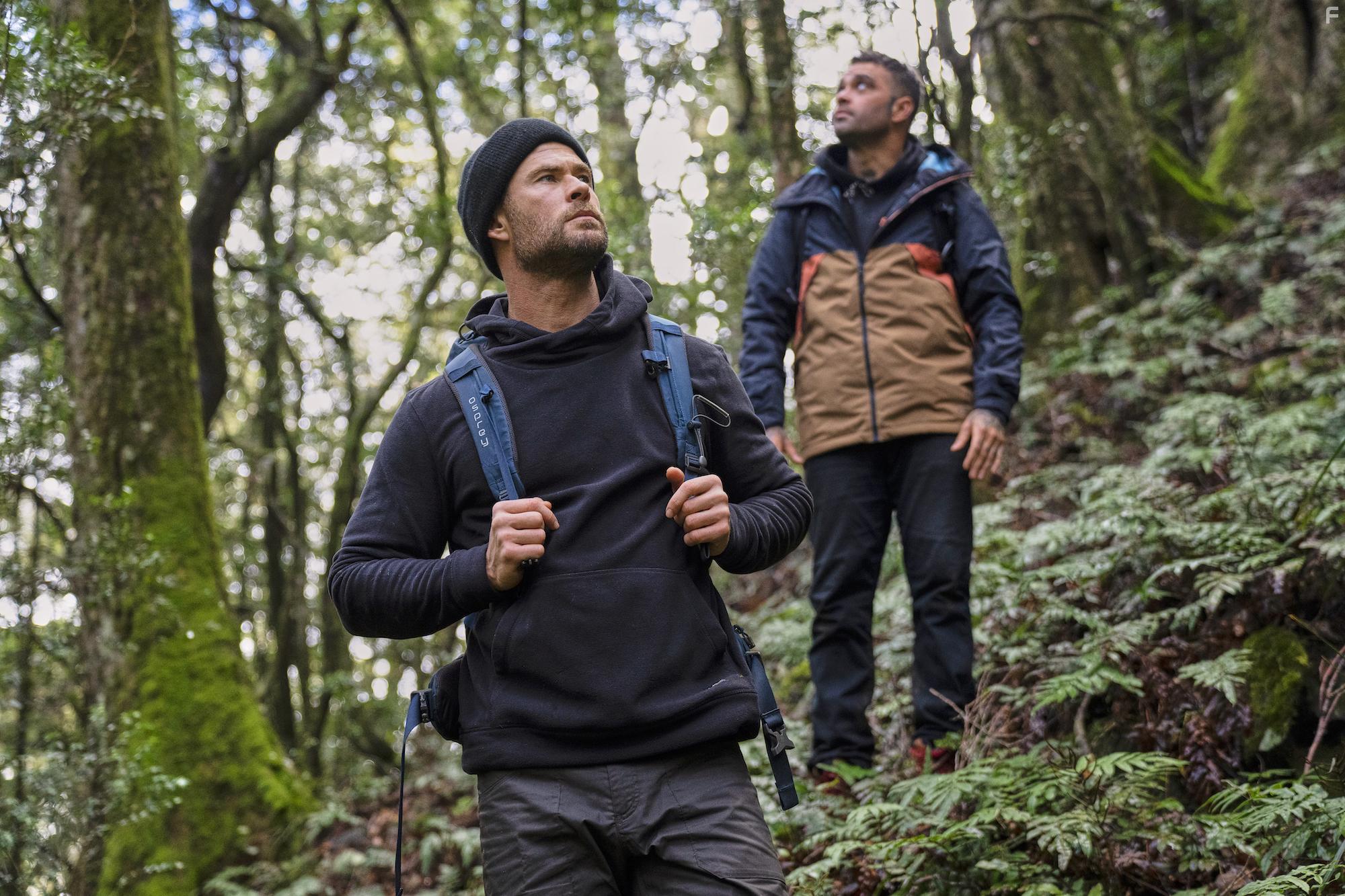 Chris Hemsworth and Otis Hope Carey in Limitless (2022)