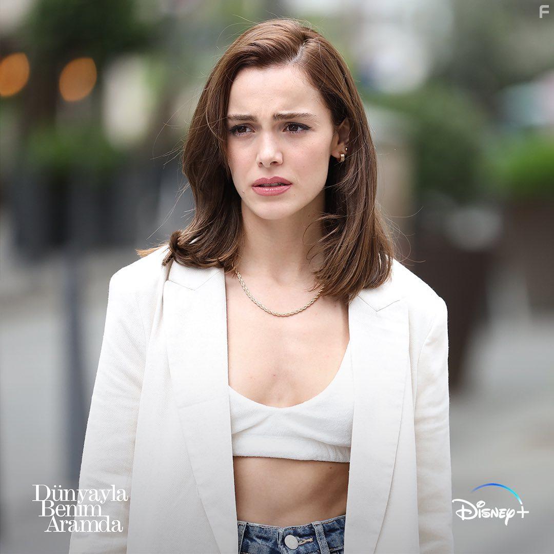 Hafsanur Sancaktutan in Dnyayla Benim Aramda (2022)