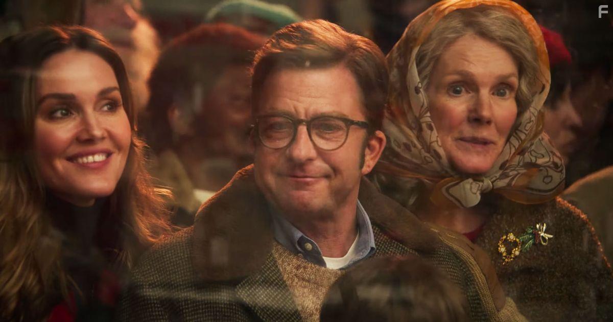 Peter Billingsley, Erinn Hayes, and Julie Hagerty in A Christmas Story Christmas (2022)