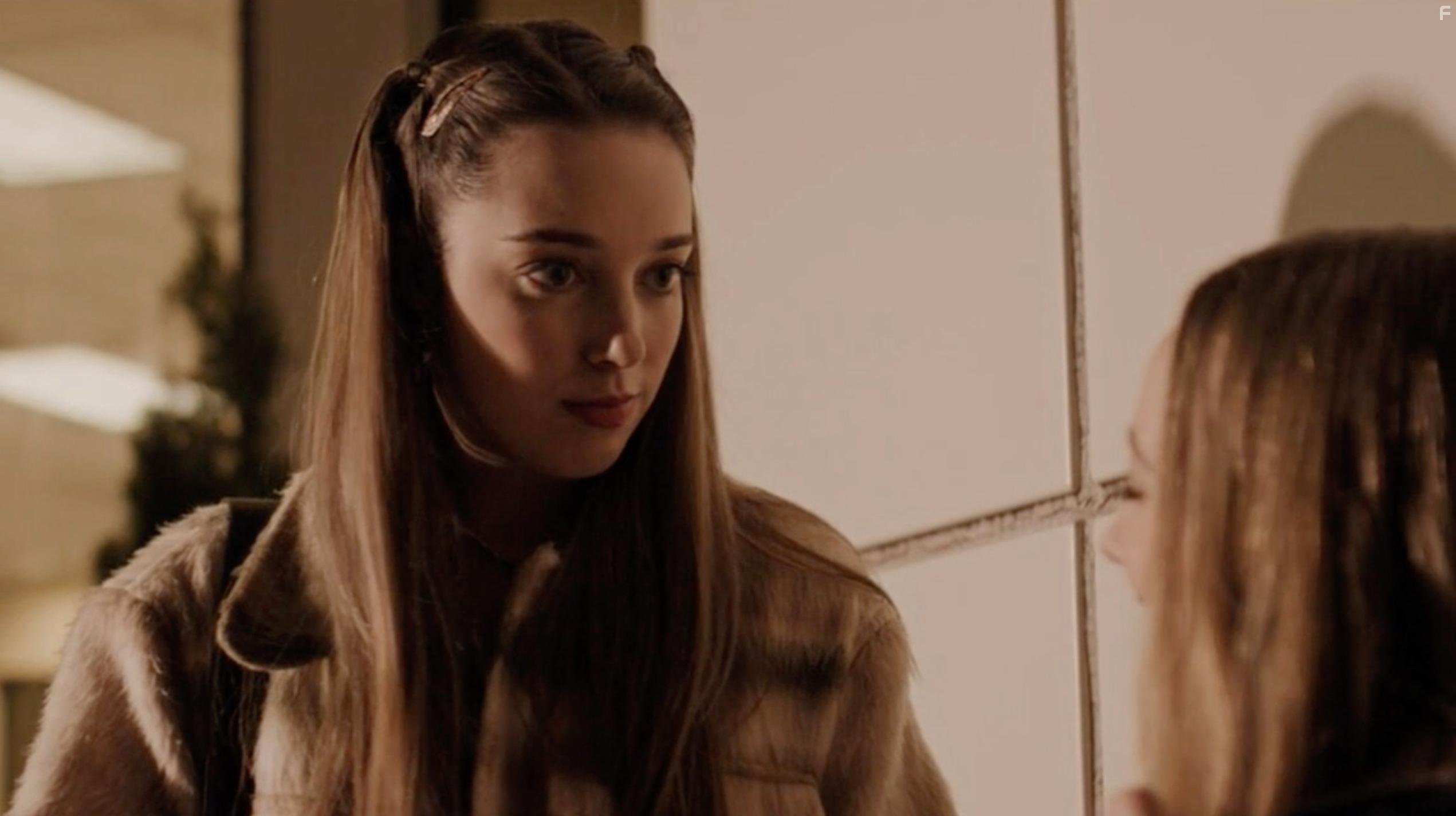 Maddy Hillis in Ties that Kill (2022)