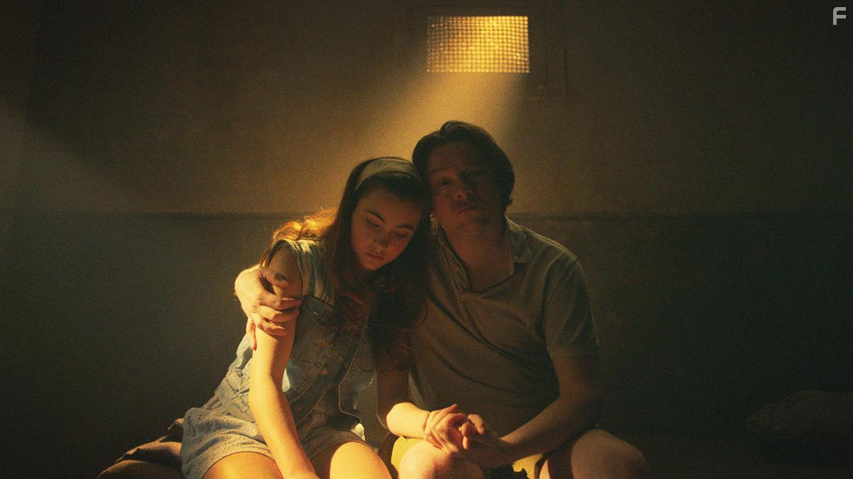 Aus Greidanus Jr. and Roosmarijn van der Hoek in Herman vermoordt mensen (2021)