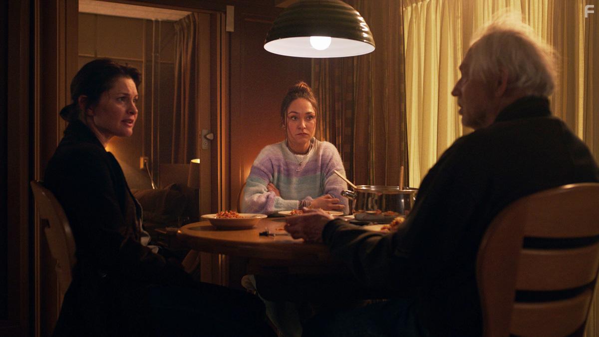 Aus Greidanus and Melody Klaver in Herman vermoordt mensen (2021)