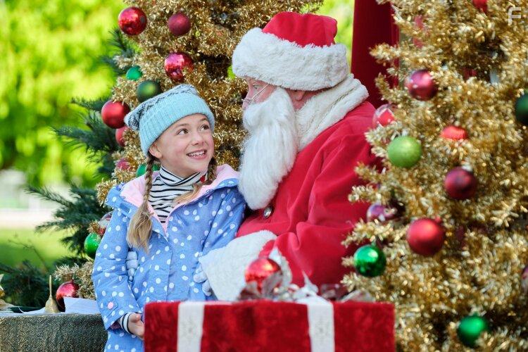 Alice Comer and Scott McGrath in Christmas Bedtime Stories (2022)